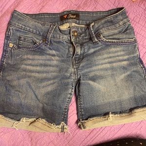 Guess shorts size 26
